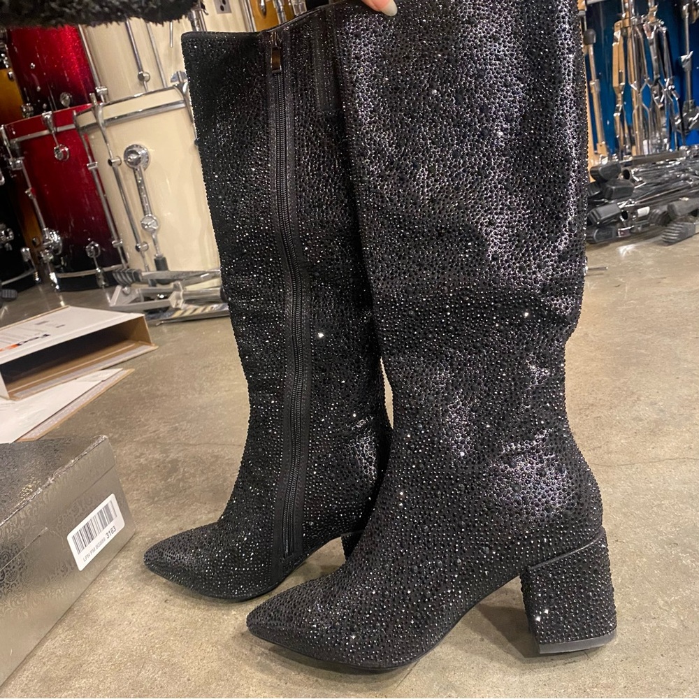 NEW IN BOX Bedazzled Rhinestone Boots Black Sz 8.5